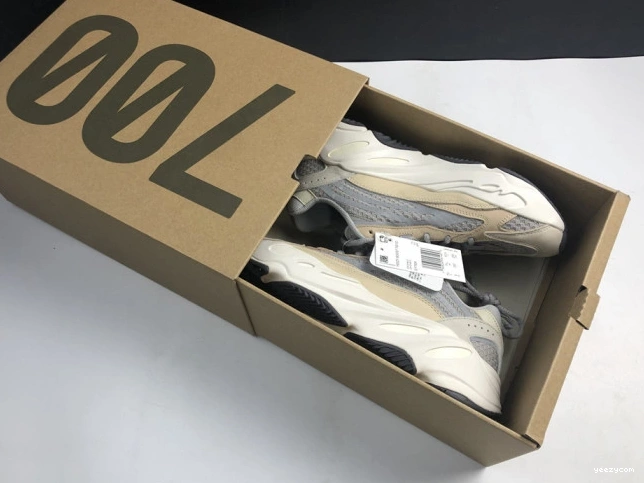 Yeezy Cream 700 Adidas GY7924 V2 Cream Boost 1012